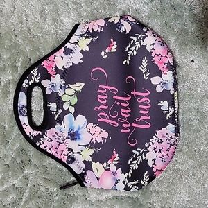 3/$20 Lunch/cosmetic Tote w/zipper, navy w/flowers. Like NEW